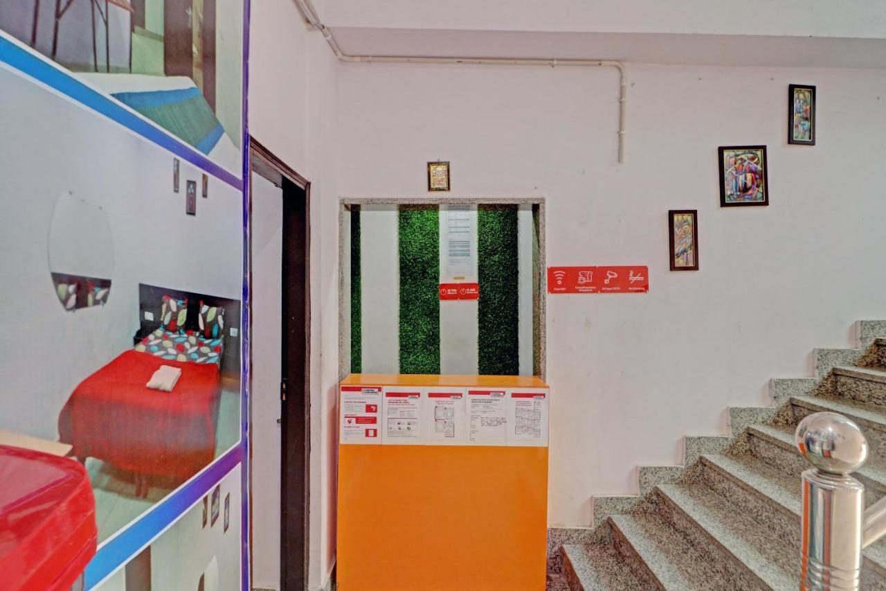 Oyo 81168 Collection O Dwarka Mor New Delhi Exteriör bild