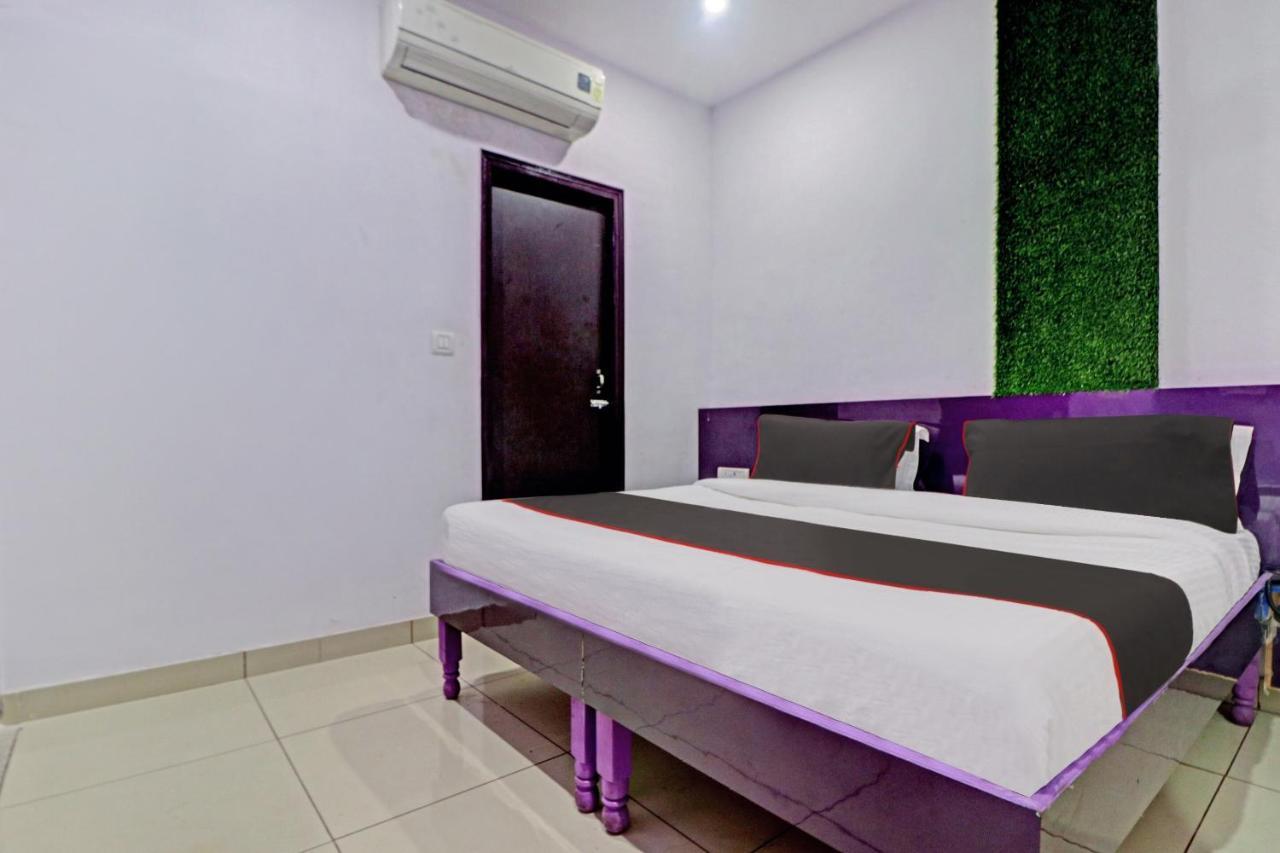 Oyo 81168 Collection O Dwarka Mor New Delhi Exteriör bild