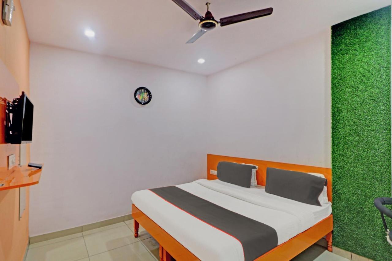 Oyo 81168 Collection O Dwarka Mor New Delhi Exteriör bild