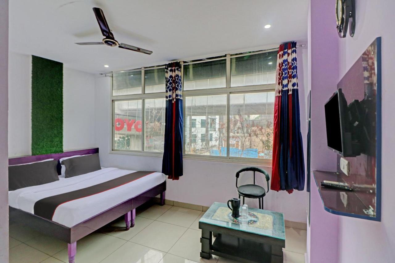 Oyo 81168 Collection O Dwarka Mor New Delhi Exteriör bild