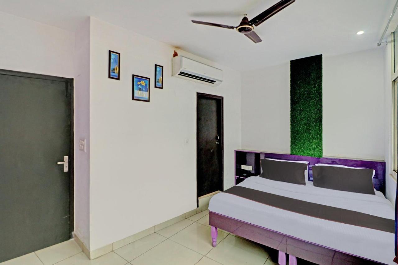 Oyo 81168 Collection O Dwarka Mor New Delhi Exteriör bild